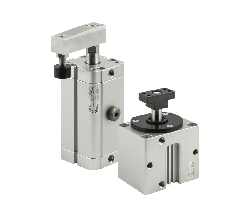 <p>A linha de produtos Metal Work expande-se com duas novas séries de cilindros de fixação rotativos chamados SWC (Swing Compact) e SWH(Swing Heavy Duty).</p><p>Estes cilindros de tamanho compacto são, normalmente,  utilizados para travar as peças durante as fases de processamento ou montagem. </p><p>Eles são caracterizados pelo fato de que, ao retrair a haste, primeiro gira 90° e só depois se move para frente num movimento retilíneo.</p>